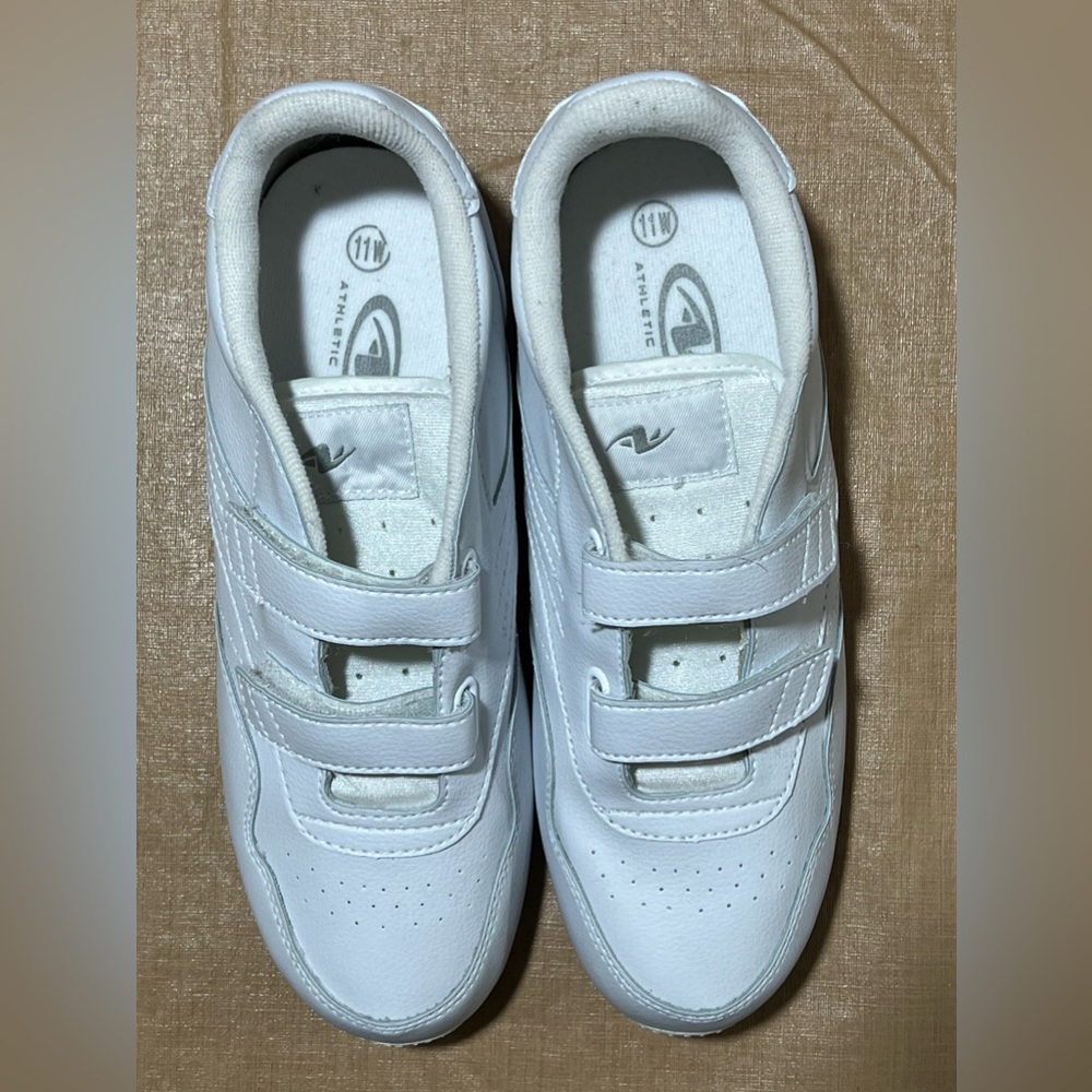 Athletic Works Women’s White Walking Shoe Size 11W
